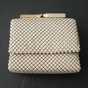Studio Imports Mesh Wallet